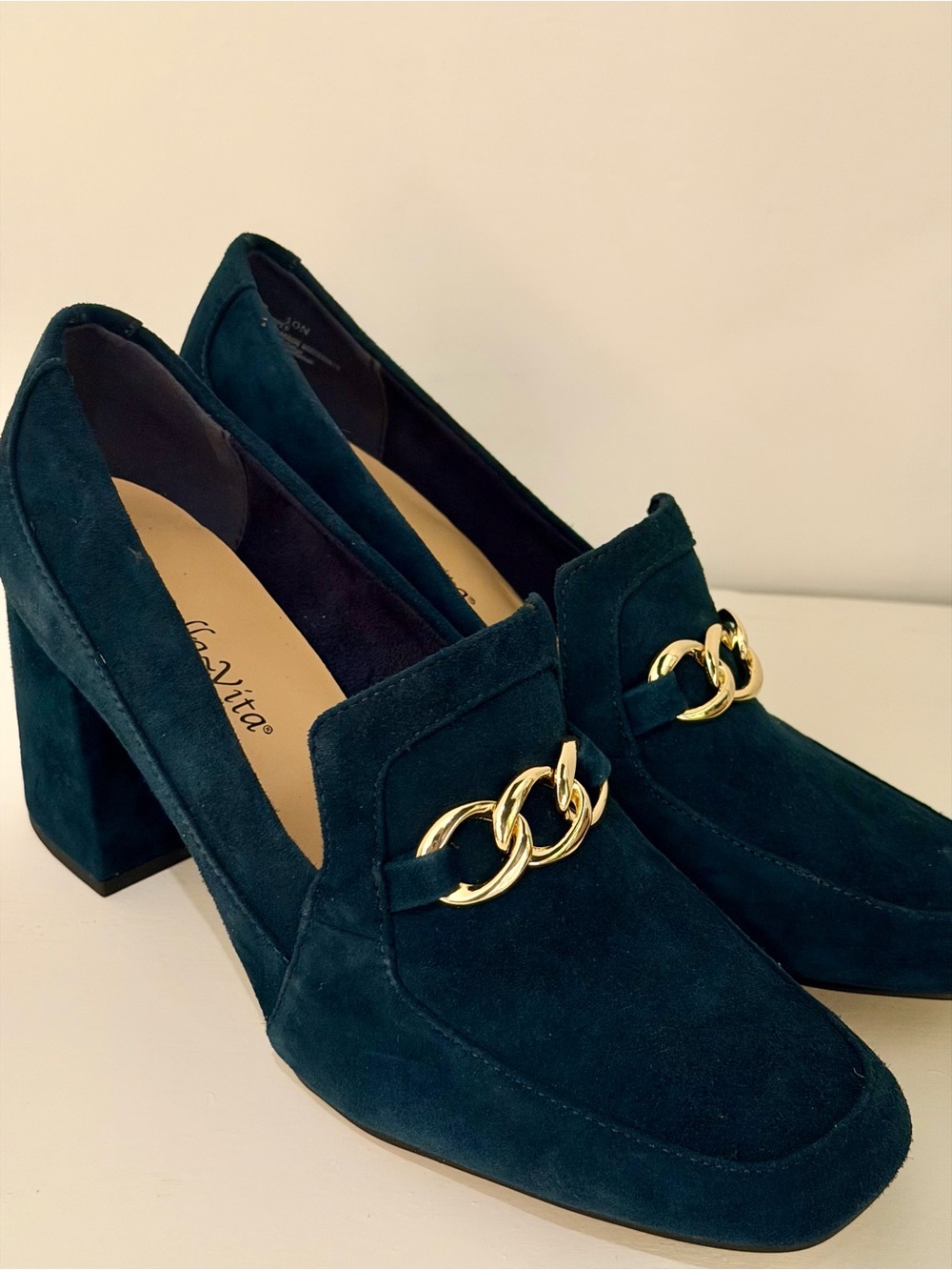 Navy Blue Women’s Suede Block Heel Loafers w/ Gold Chain. Sz.10N. New w/o box.